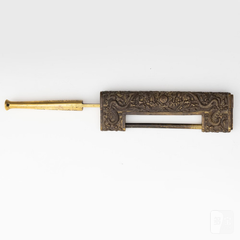 A Chinese gilt five-clawed 'dragon' lock, - 图8